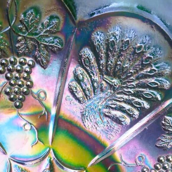 Stunning Fenton Iridescent Carnival Glass Peacock and Grapes 3-Footed Bowl - Picture 6 of 10